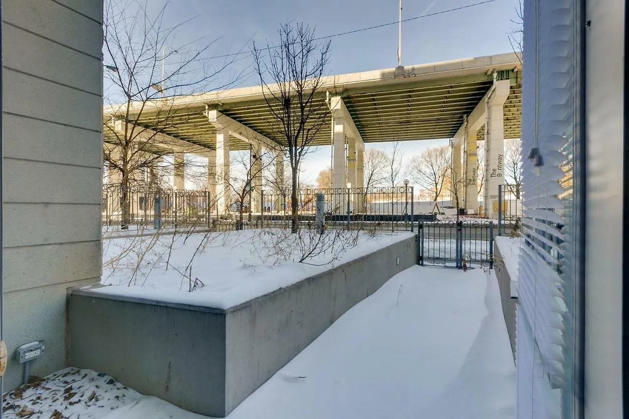 تورونتو Cozy Studio Apartment Steps To Ttc, Lake, And Downtown 0*,